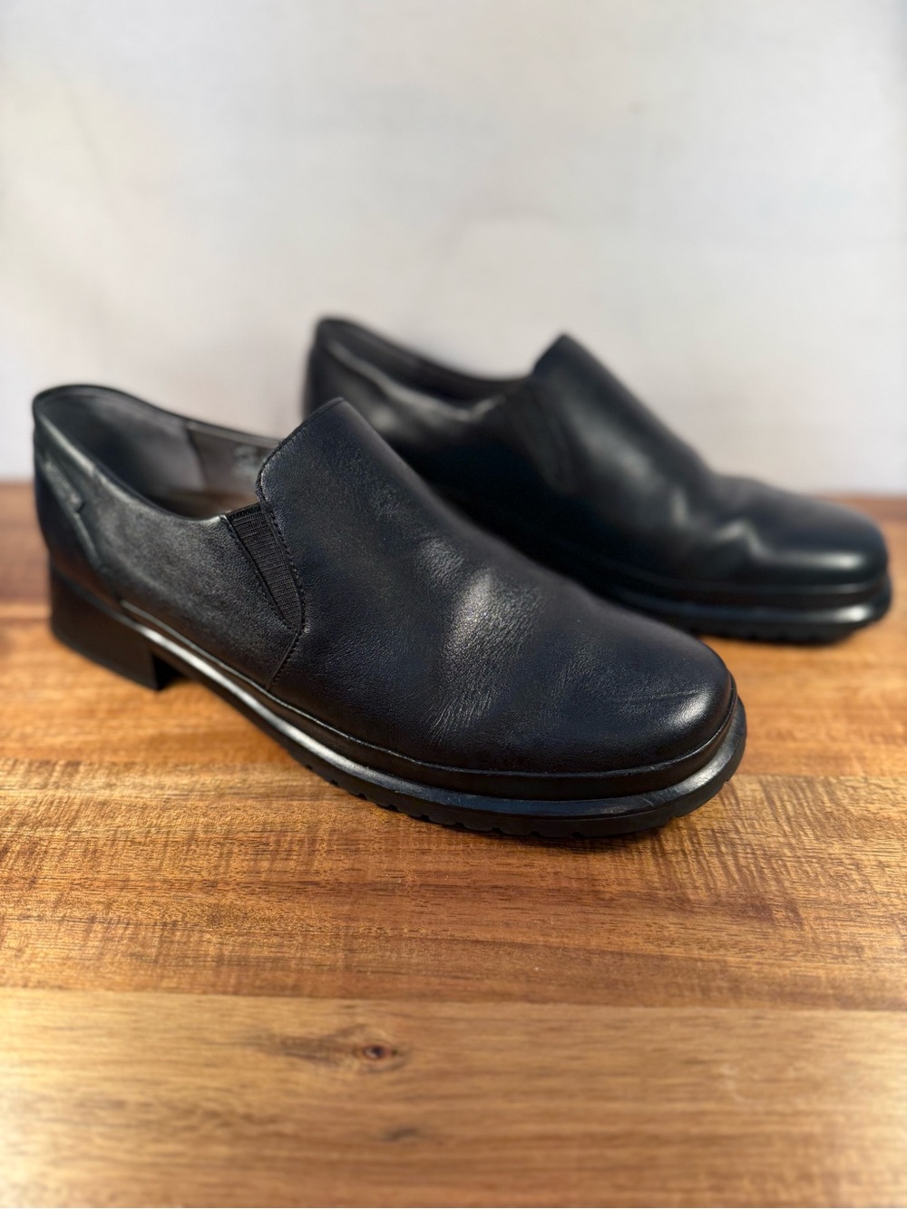 Mephisto Black Leather Slip-on Show with Chunky Heel Size 8.5
